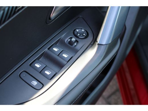 Peugeot 2008 1.2 PureTech Allure | Navigatie | Camera | Apple carplay | Keyless | Trekhaak | LED mistlampen | ActivLease financial lease