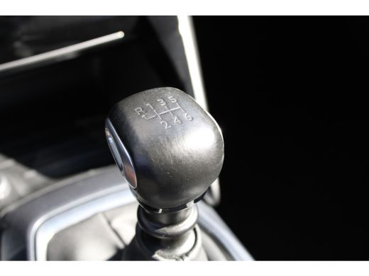 Peugeot 2008 1.2 PureTech Allure | Navigatie | Camera | Apple carplay | Keyless | Trekhaak | LED mistlampen | ActivLease financial lease