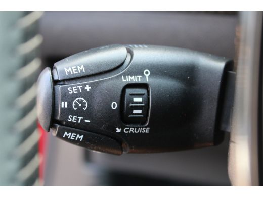 Peugeot 2008 1.2 PureTech Allure | Navigatie | Camera | Apple carplay | Keyless | Trekhaak | LED mistlampen | ActivLease financial lease