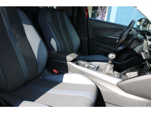 Peugeot 2008 1.2 PureTech Allure | Navigatie | Camera | Apple carplay | Keyless | Trekhaak | LED mistlampen | ActivLease financial lease