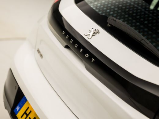 Peugeot 208 1.2 PureTech Sport (APPLE CARPLAY, GROOT NAVI, 360 CAMERA, LM VELGEN, SPORTSTOELEN, PARKEERSENSOR... ActivLease financial lease