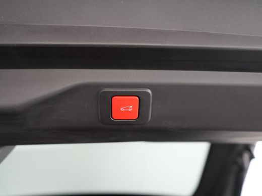Peugeot e-3008 GT Avantage 73 kWh | 360 Camera | Elektrisch bedienbare achterklep met sensorsturing | Pack HiFi ActivLease financial lease