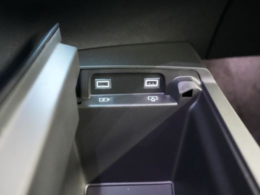Peugeot e-3008 GT Avantage 73 kWh | 360 Camera | Elektrisch bedienbare achterklep met sensorsturing | Pack HiFi ActivLease financial lease