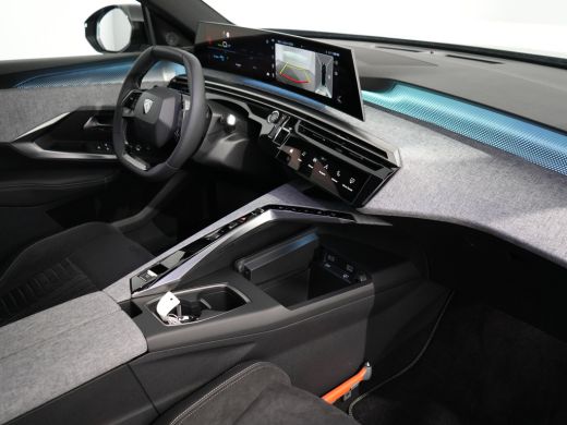 Peugeot e-3008 GT Avantage 73 kWh | 360 Camera | Elektrisch bedienbare achterklep met sensorsturing | Pack HiFi ActivLease financial lease