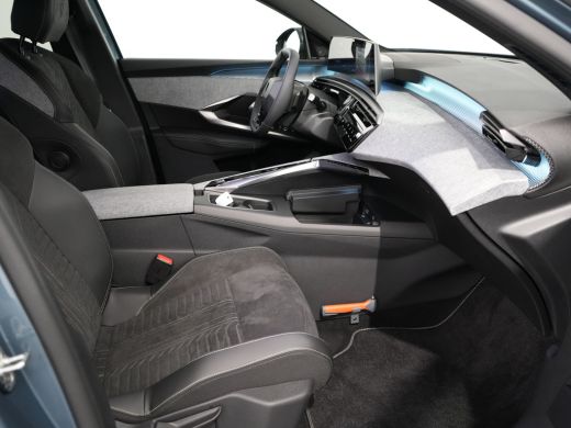 Peugeot e-3008 GT Avantage 73 kWh | 360 Camera | Elektrisch bedienbare achterklep met sensorsturing | Pack HiFi ActivLease financial lease