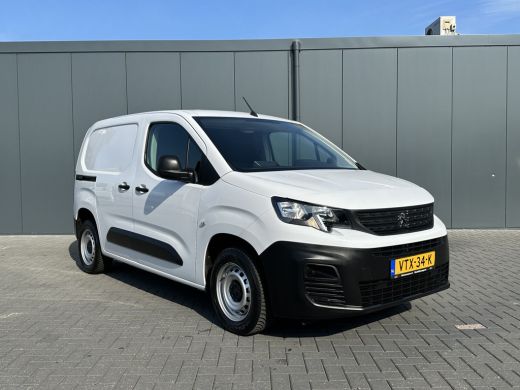 Peugeot Partner 1.5 BlueHDi 100 PK / L1H1 / 1e EIG. / 19.680 KM / AIRCO / CRUISE / APPLE CARPLAY ActivLease financial lease