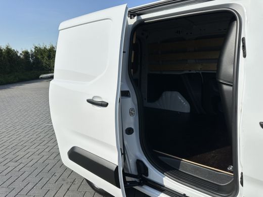 Peugeot Partner 1.5 BlueHDi 100 PK / L1H1 / 1e EIG. / 19.680 KM / AIRCO / CRUISE / APPLE CARPLAY ActivLease financial lease