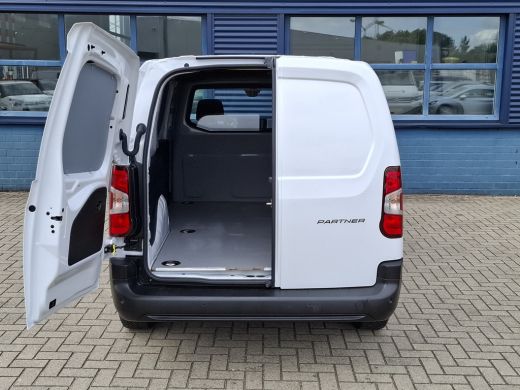 Peugeot Partner L2 1.5 BlueHDi 100 PK 5,9% RENTE FINANCIAL LEASE! | CAMERA | DRAADLOOS CARPLAY ActivLease financial lease
