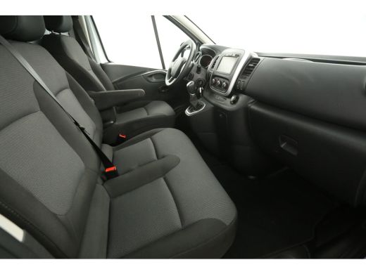 Renault Trafic 2.0 dCi L2H1 145PK Automaat Airco Camera Cruise Carplay Imperiaal Trekhaak Navi PDC 3 Persoons ActivLease financial lease
