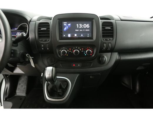 Renault Trafic 2.0 dCi T29 170PK L2H1 Automaat Airco Camera Cruise Trekhaak LED 3 Persoons PDC ActivLease financial lease