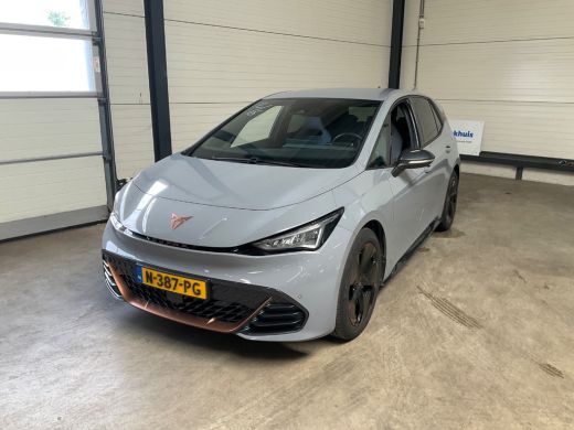 Seat Born Performance One 204 pk 62 kWh | Achteruitrijcamera | Airco (automatisch) | Apple Carplay/Android ... Seat Born Performance One 204 pk 62 kWh | Achteruitrijcamera | Airco (automatisch) | Apple Carplay/Android ...