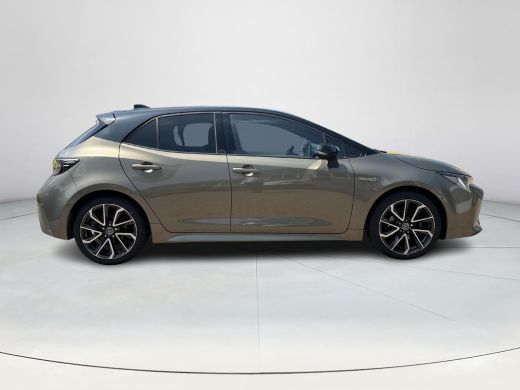 Toyota Corolla 1.8 Hybrid Executive | Trekhaak | Navigatie | Dode hoek waarschuwing | 18 inch LM-velgen | ActivLease financial lease