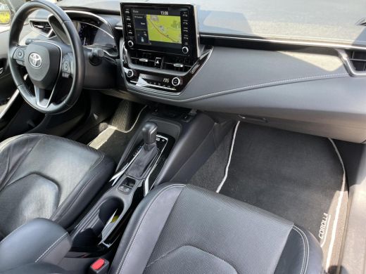 Toyota Corolla 1.8 Hybrid Executive | Trekhaak | Navigatie | Dode hoek waarschuwing | 18 inch LM-velgen | ActivLease financial lease
