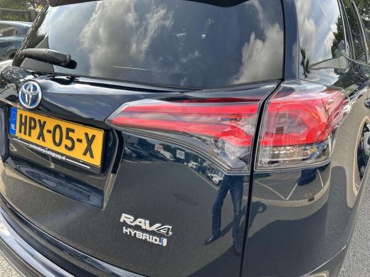 Toyota RAV4 2.5 Hybrid AWD Style ActivLease financial lease