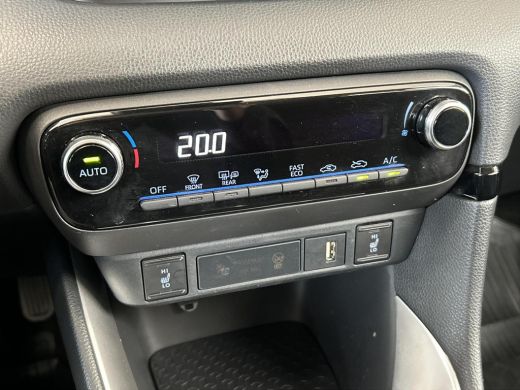 Toyota Yaris 1.5 VVT-i Dynamic | Apple CarPlay | Climate Control | LM velgen | Rijklaarprijs incl. garantie | ActivLease financial lease