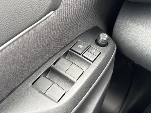 Toyota Yaris Cross 1.5 Hybrid Dynamic **KEYLESS/ STOEL EN STUURWIELVERWARMING/ 36 MAANDEN GARANTIE/ ActivLease financial lease