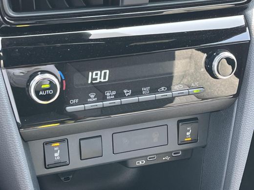 Toyota Yaris Cross 1.5 Hybrid Dynamic | Navigatie | Stoel- + stuurverwarming | Keyless entry | 17 inch LM-velgen | ActivLease financial lease