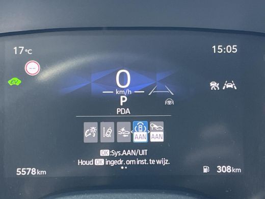 Toyota Yaris Cross 1.5 Hybrid Dynamic | Navigatie | Stoel- + stuurverwarming | Keyless entry | 17 inch LM-velgen | ActivLease financial lease