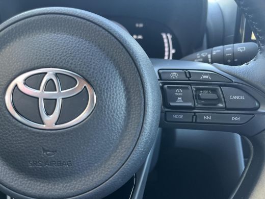 Toyota Yaris Cross 1.5 Hybrid Dynamic | Stoel- + stuurverwarming | Navigatie | Keyless entry | LED koplampen | ActivLease financial lease