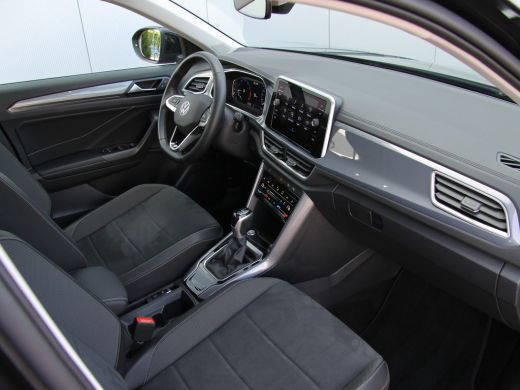Volkswagen T-Roc 1.5 TSI 150pk DSG Style | Acc | Lane | Camera ActivLease financial lease