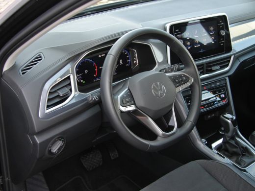 Volkswagen T-Roc 1.5 TSI 150pk DSG Style | Acc | Lane | Camera ActivLease financial lease