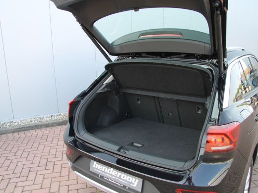 Volkswagen T-Roc 1.5 TSI 150pk DSG Style | Acc | Lane | Camera ActivLease financial lease