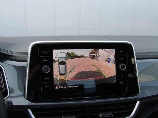 Volkswagen T-Roc 1.5 TSI 150pk DSG Style | Acc | Lane | Camera ActivLease financial lease