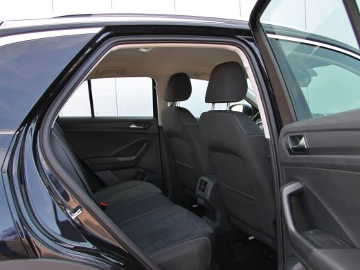 Volkswagen T-Roc 1.5 TSI 150pk DSG Style | Acc | Lane | Camera ActivLease financial lease