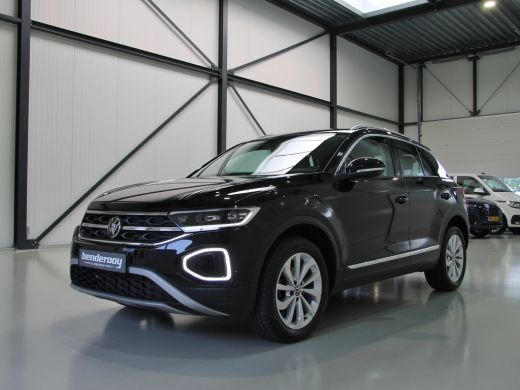 Volkswagen T-Roc 1.5 TSI 150pk DSG Style | Acc | Lane | Camera ActivLease financial lease
