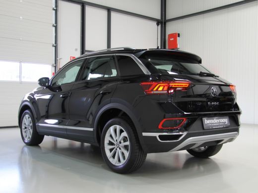 Volkswagen T-Roc 1.5 TSI 150pk DSG Style | Acc | Lane | Camera ActivLease financial lease