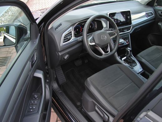 Volkswagen T-Roc 1.5 TSI 150pk DSG Style | Acc | Lane | Camera ActivLease financial lease