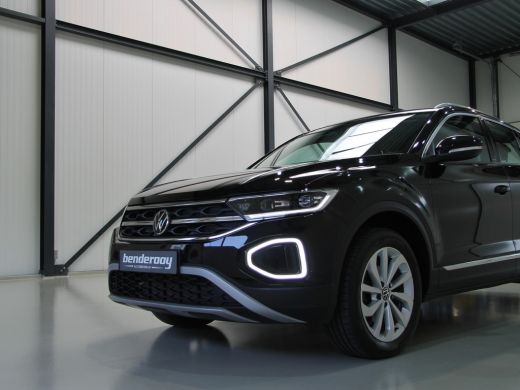 Volkswagen T-Roc 1.5 TSI 150pk DSG Style | Acc | Lane | Camera ActivLease financial lease