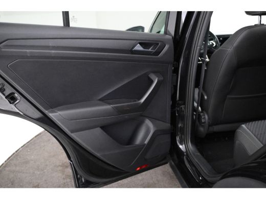 Volkswagen T-Roc 1.6 TDI Style Business R-Line, Cruise Control, Apple Carplay, Parkeersensoren ActivLease financial lease