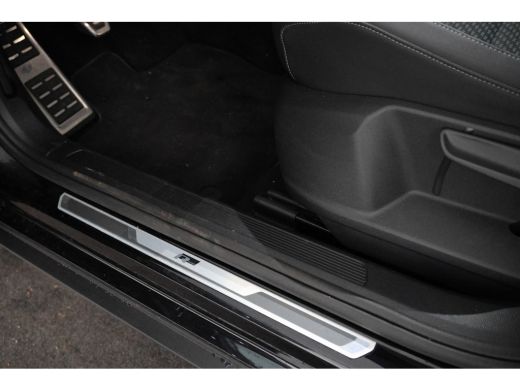 Volkswagen T-Roc 1.6 TDI Style Business R-Line, Cruise Control, Apple Carplay, Parkeersensoren ActivLease financial lease