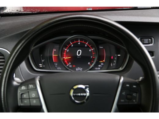 Volvo  V40 1.5 T3 Polar+ Sport | R-Design | Trekhaak | Camera | Harman/Kardon | Panoramadak | Keyless ActivLease financial lease