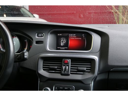 Volvo  V40 1.5 T3 Polar+ Sport | R-Design | Trekhaak | Camera | Harman/Kardon | Panoramadak | Keyless ActivLease financial lease