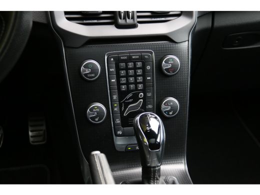 Volvo  V40 1.5 T3 Polar+ Sport | R-Design | Trekhaak | Camera | Harman/Kardon | Panoramadak | Keyless ActivLease financial lease