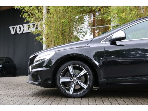 Volvo  V40 1.5 T3 Polar+ Sport | R-Design | Trekhaak | Camera | Harman/Kardon | Panoramadak | Keyless ActivLease financial lease