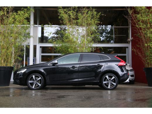 Volvo  V40 1.5 T3 Polar+ Sport | R-Design | Trekhaak | Camera | Harman/Kardon | Panoramadak | Keyless ActivLease financial lease