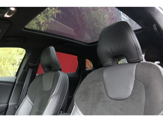Volvo  V40 1.5 T3 Polar+ Sport | R-Design | Trekhaak | Camera | Harman/Kardon | Panoramadak | Keyless ActivLease financial lease