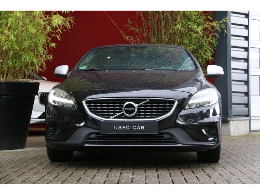Volvo  V40 1.5 T3 Polar+ Sport | R-Design | Trekhaak | Camera | Harman/Kardon | Panoramadak | Keyless ActivLease financial lease