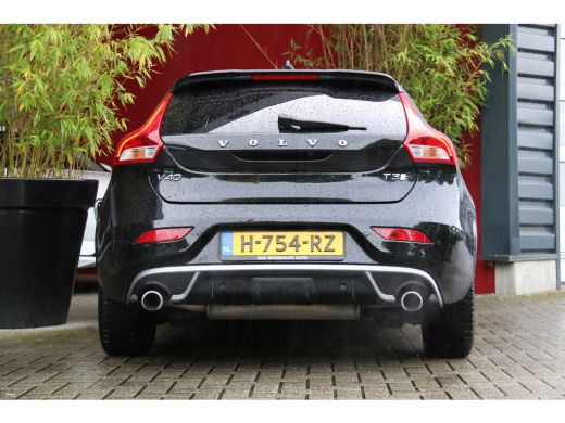 Volvo  V40 1.5 T3 Polar+ Sport | R-Design | Trekhaak | Camera | Harman/Kardon | Panoramadak | Keyless ActivLease financial lease