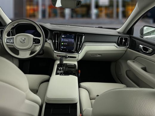 Volvo  V60 T6 Recharge AWD Ultimate Bright | 18" | Panoramadak | Blond Leder | Head-up | Elektr. verst. stoe... ActivLease financial lease