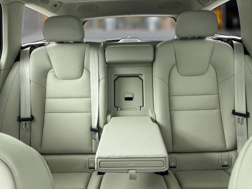 Volvo  V60 T6 Recharge AWD Ultimate Bright | 18" | Panoramadak | Blond Leder | Head-up | Elektr. verst. stoe... ActivLease financial lease