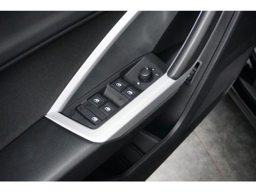 Audi Q3 35 TFSI 150PK Advanced Edition | TREKHAAK | STOELVERW. | ELEKTR. A. KLEP ActivLease financial lease