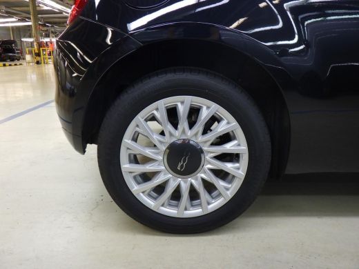 Fiat 500 1.0 Hybrid Dolcevita Finale | Navigatie | Panoramadak | Climate Control | Cruise Control | Mistla... ActivLease financial lease