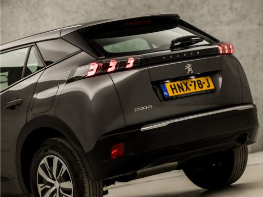 Peugeot 2008 1.2 PureTech Sport (APPLE CARPLAY, GROOT NAVI, 360 CAMERA, STOELVERWARMING, LANE ASSIST, SPORTSTO... ActivLease financial lease