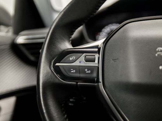 Peugeot 2008 1.2 PureTech Sport (APPLE CARPLAY, GROOT NAVI, 360 CAMERA, STOELVERWARMING, LANE ASSIST, SPORTSTO... ActivLease financial lease