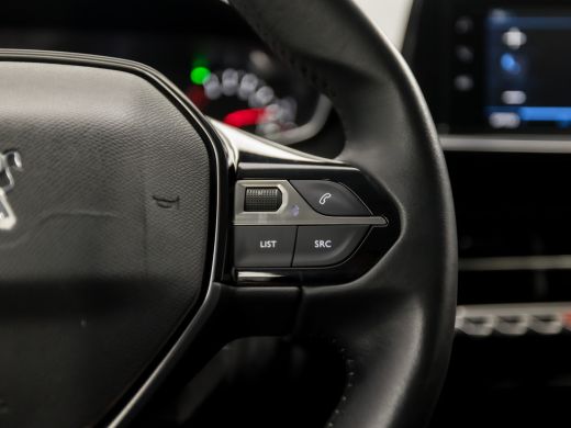 Peugeot 2008 1.2 PureTech Sport (APPLE CARPLAY, GROOT NAVI, 360 CAMERA, STOELVERWARMING, LANE ASSIST, SPORTSTO... ActivLease financial lease