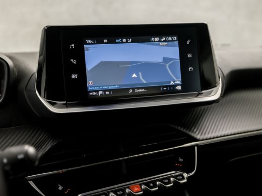 Peugeot 2008 1.2 PureTech Sport (APPLE CARPLAY, GROOT NAVI, 360 CAMERA, STOELVERWARMING, LANE ASSIST, SPORTSTO... ActivLease financial lease